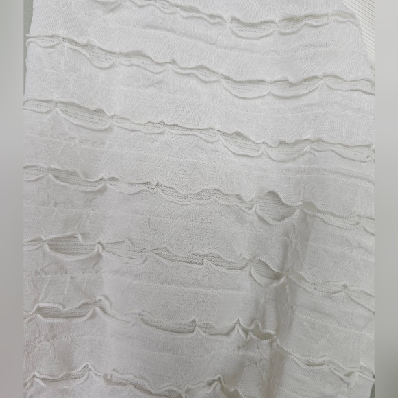 NWOT Beacon Apparel Women's White Top w Sheer Textured Short-Sleeves, Size MED - Picture 4 of 7